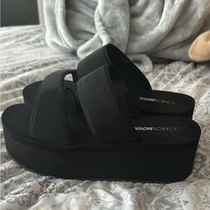 PLATFORM SANDALS FASHION NOVA!